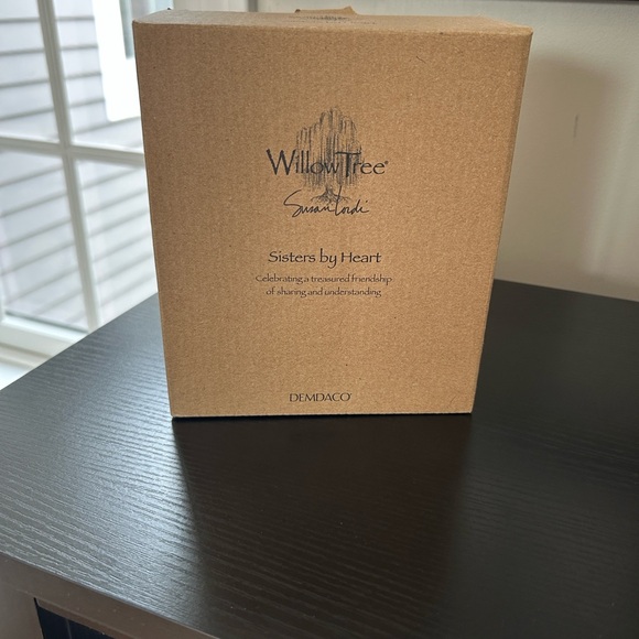 Willow Tree Sisters Figurines in Cream and Brown - Picture 3 of 3